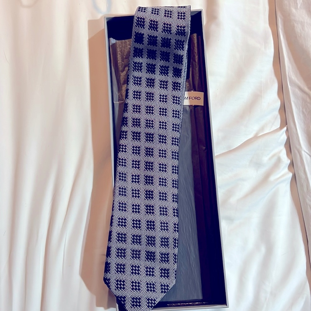 100% new, never worn Tom Ford Silk tie